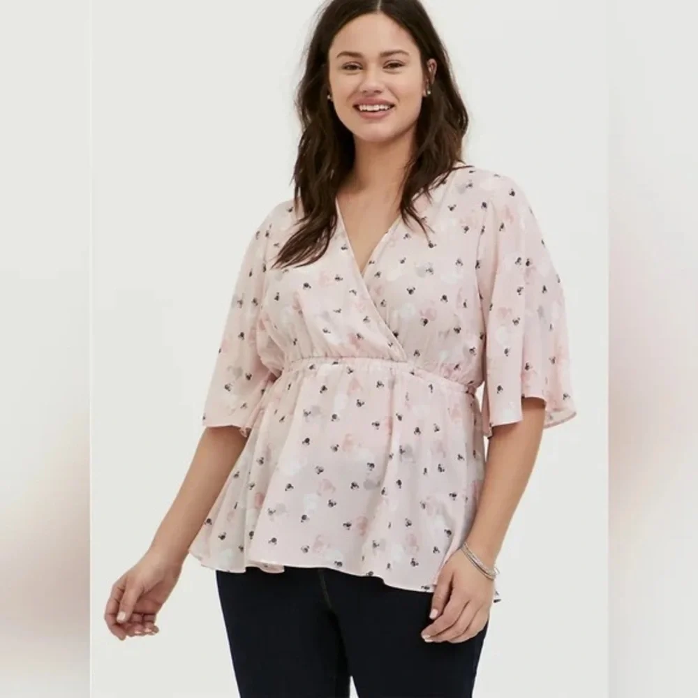 Torrid Disney Light Pink Minnie Mouse Flutter Sleeve Wrap Shirt - Size 28 (5)